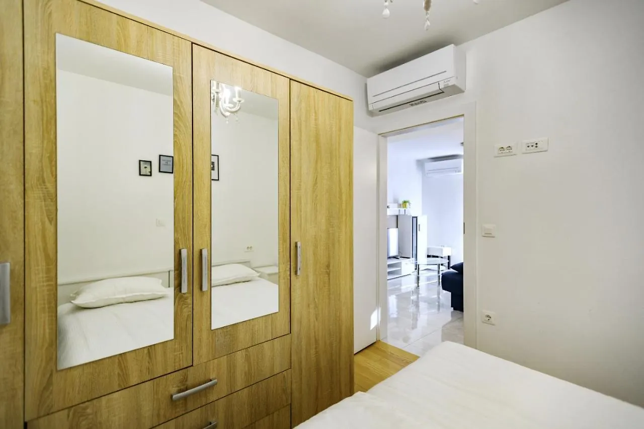Holiday Apartment Zadar - With Summer Balcony And Parking 0*,